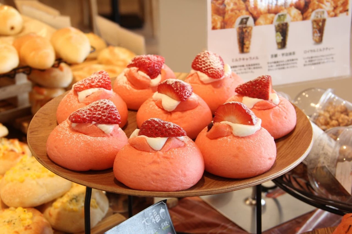 鳥取県米子市にあるパン屋『Bakery&amp;Cafe RUDY』で販売しているいちごを使ったパン