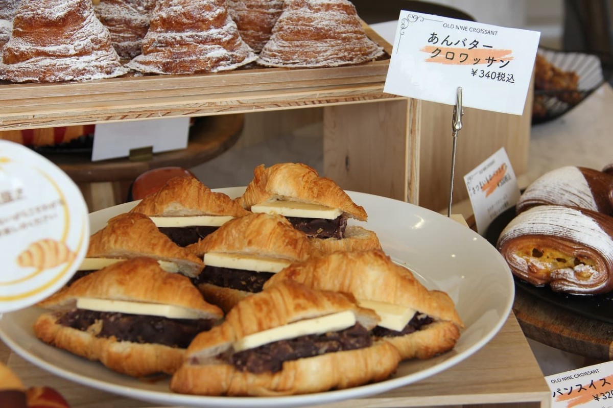 島根県出雲市の複合施設『ENnoZA』内にあるクロワッサン専門店『OLD NINE CROISSANT』で販売しているあんバタークロワッサン
