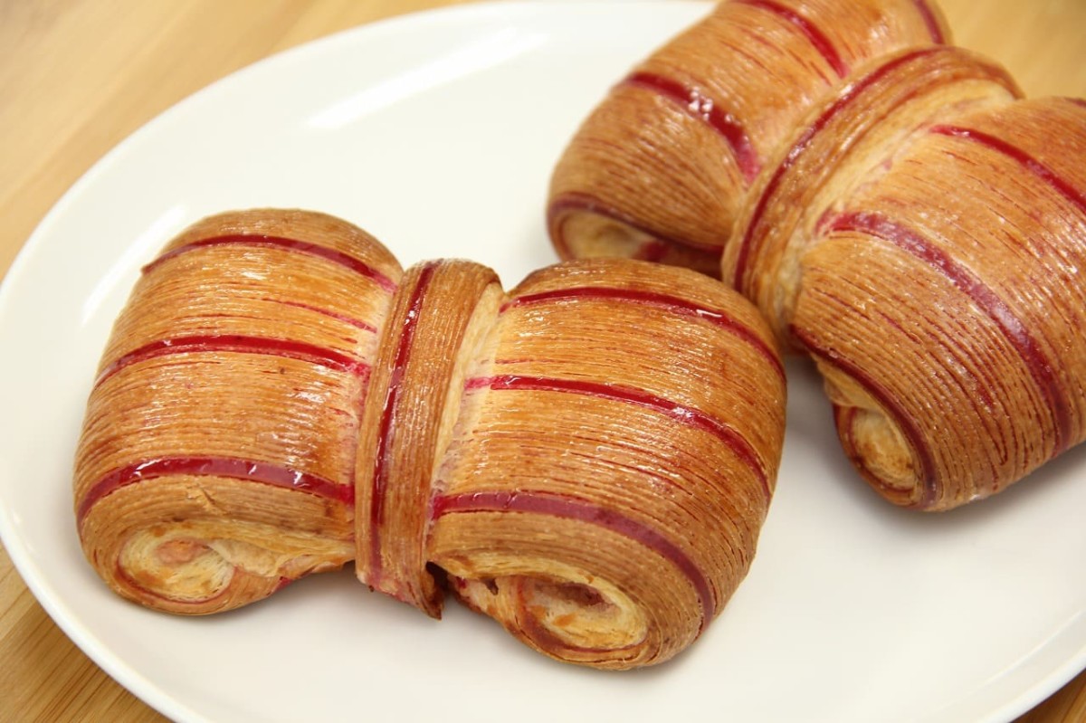 島根県出雲市の複合施設『ENnoZA』内にあるクロワッサン専門店『OLD NINE CROISSANT』で販売している春のイチオシ「りぼんデニッシュ」