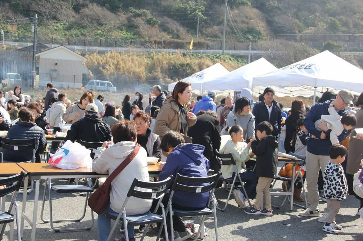島根県隠岐郡で開催された『すいせん祭り』の会場の様子