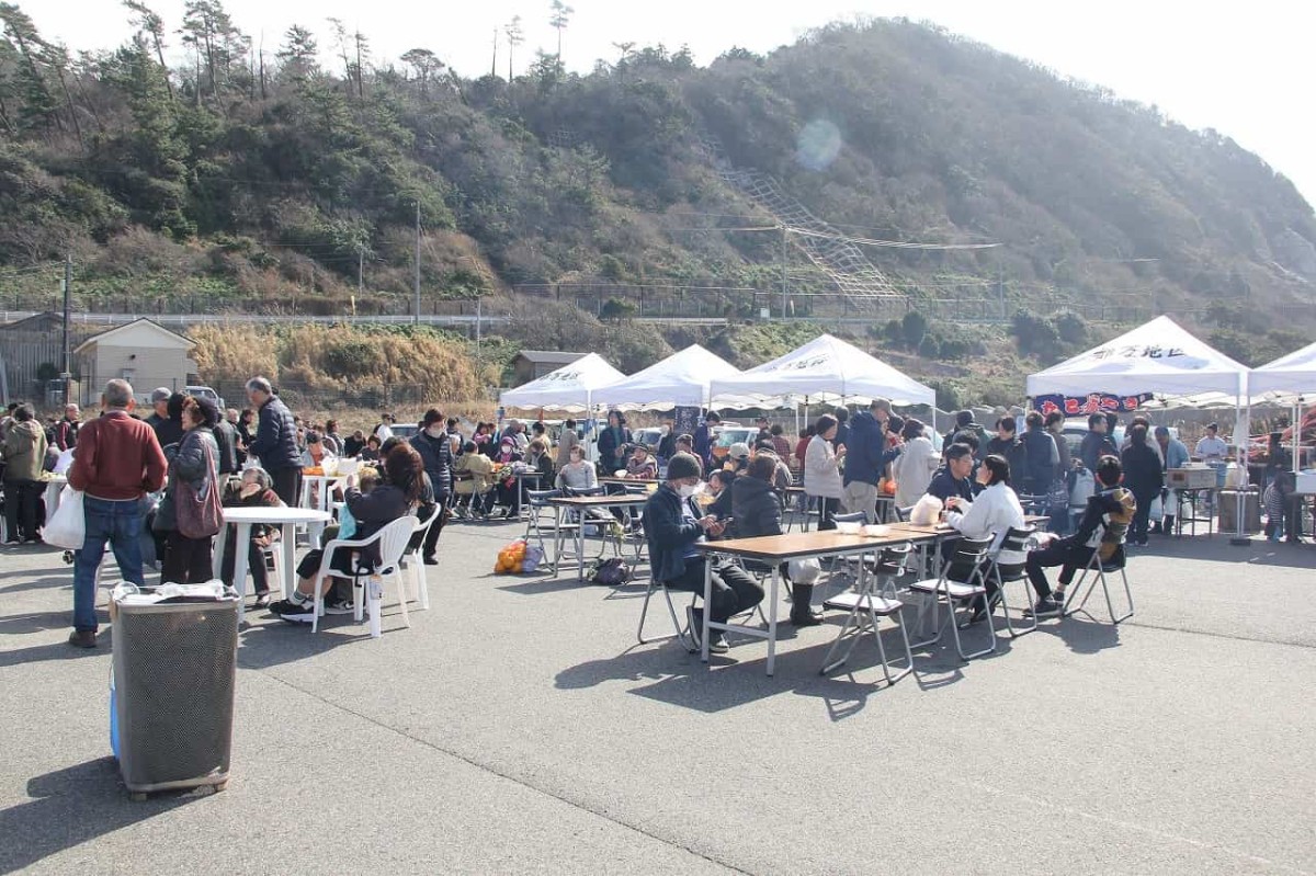 島根県隠岐郡で開催された『すいせん祭り』の会場の様子
