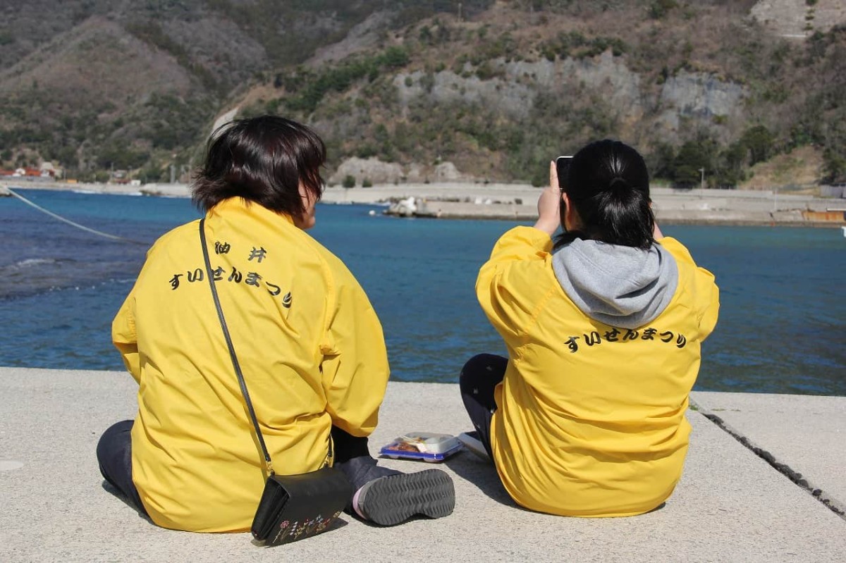 島根県隠岐郡で開催された『すいせん祭り』に参加した県内の親子