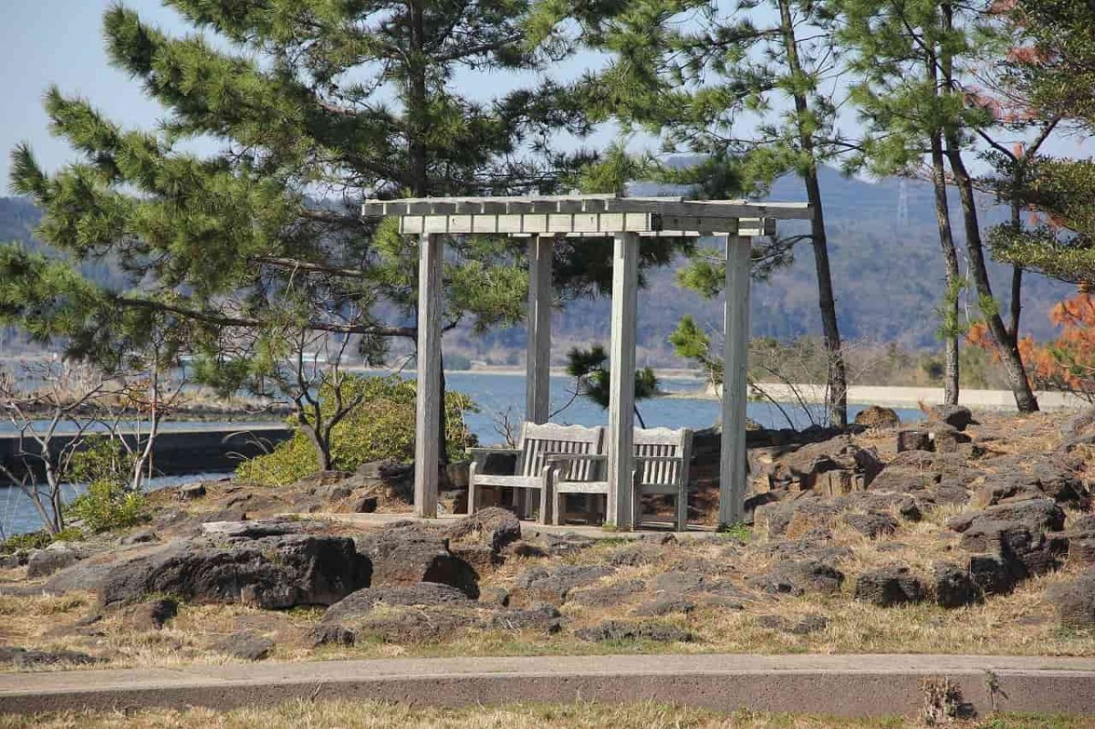 島根県松江市八束町にある『波入親水公園』にあるベンチ
