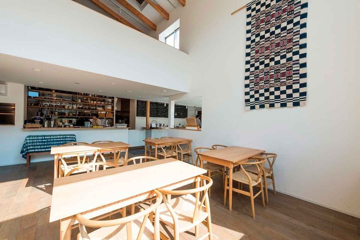 島根県出雲市にある人気ベーカリー『ルコションドール出西』に併設するカフェスペース