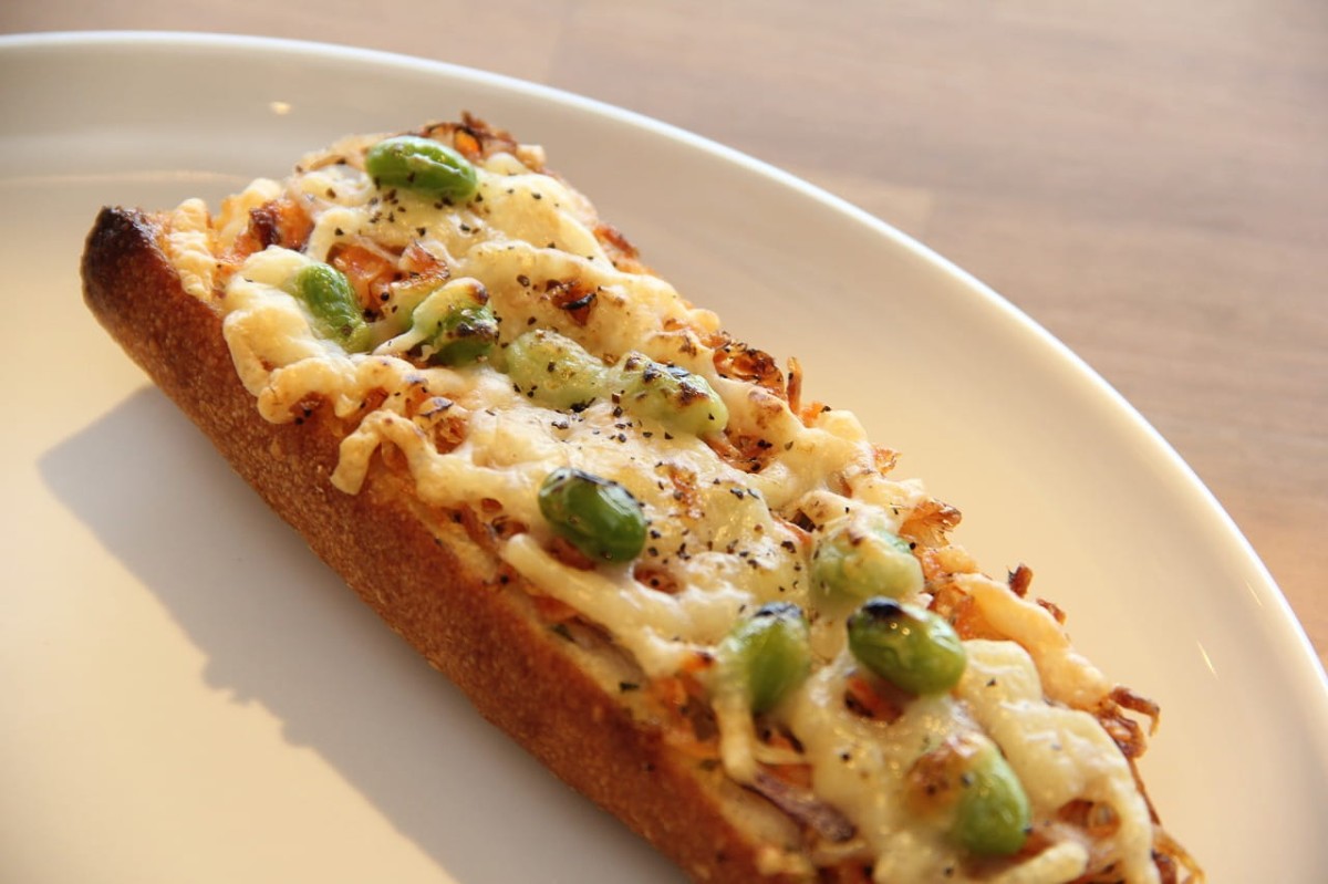 鳥取県米子市にあるベーカリー『ひがしやまマーケット』で販売している春のイチオシのオープンバケット