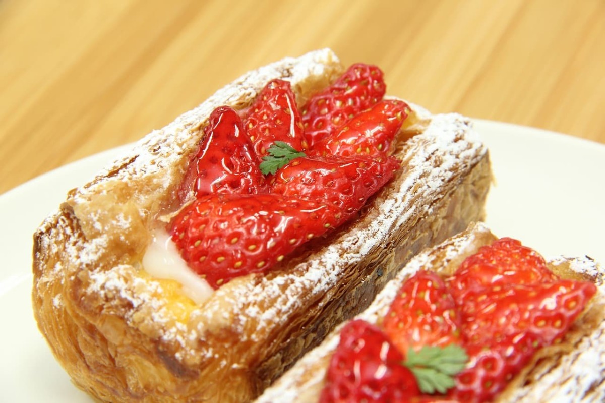 山陰にある定番ベーカリー『森のくまさん』で販売している春のオススメ「苺ミルクデニッシュ」