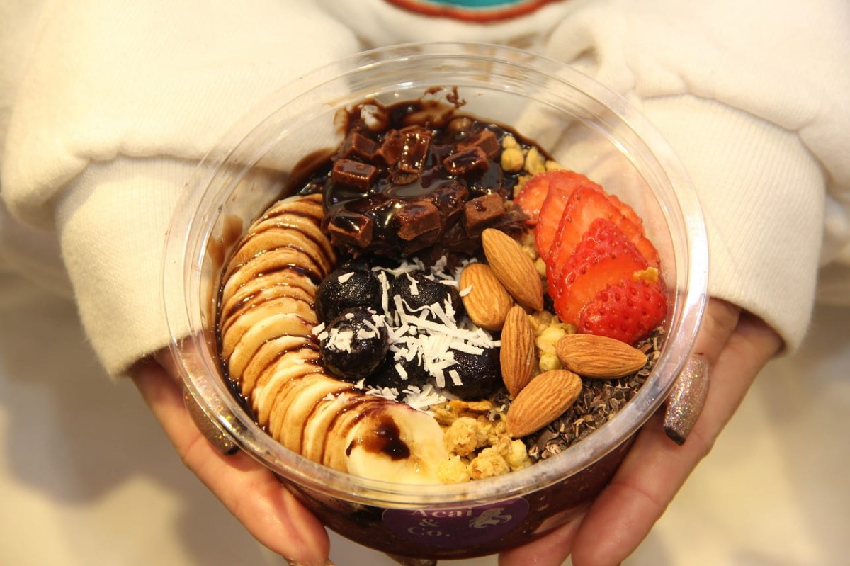 鳥取県米子市『イオン米子駅前店』の「77 Sweets shop」内のアサイーボウル専門店『Acai &amp; Co.』が提供する「チョコのアサイーボウル」