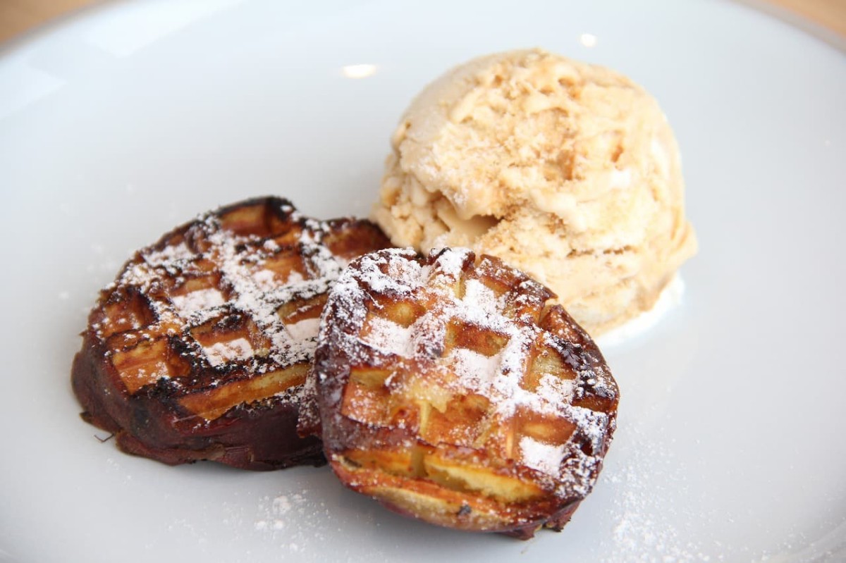 島根県出雲市にある『Caffe&amp;PizzaLOCALE』で販売している「イモッフル」