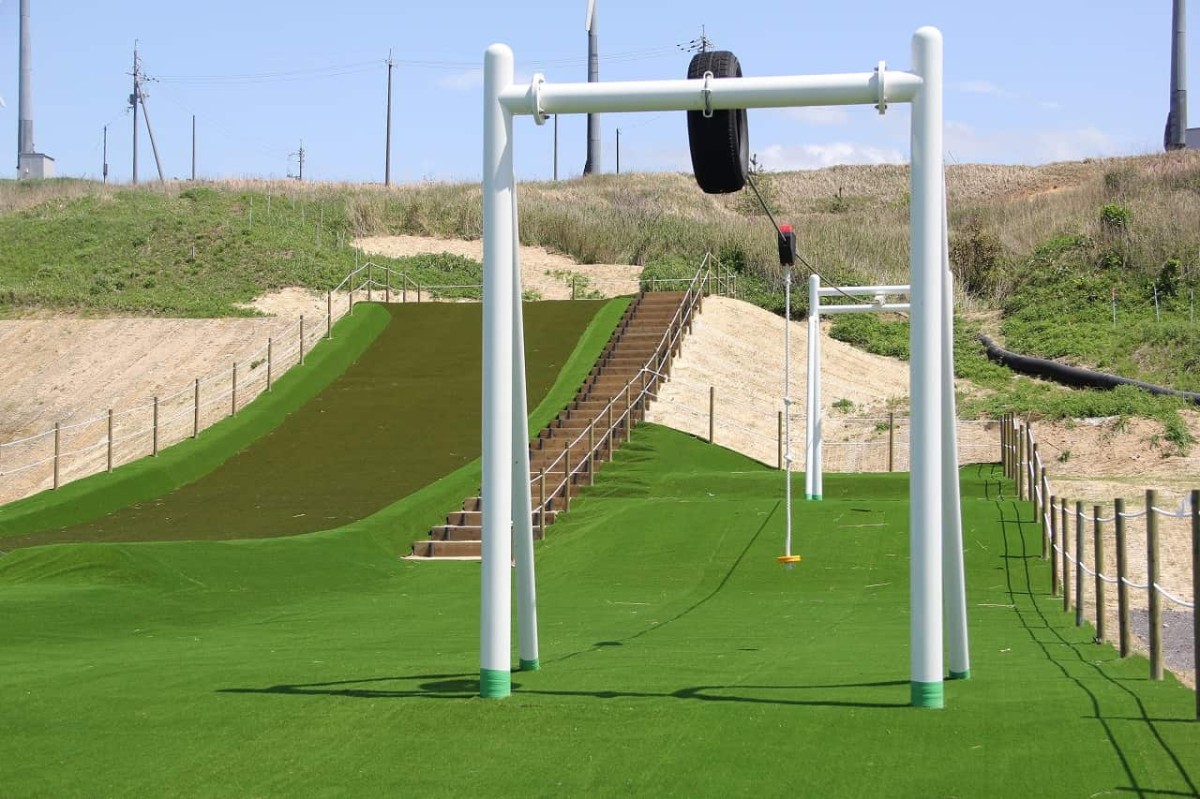 島根県出雲市にある『Caffe&amp;PizzaLOCALE』の芝生エリア