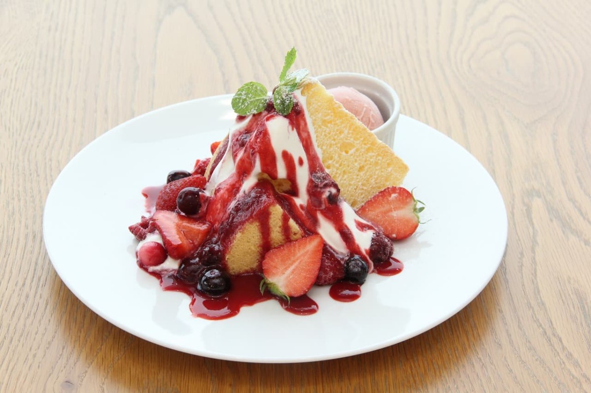島根県松江市にある『cafeCONNECT.』で販売している「シフォンケーキベリーベリー」