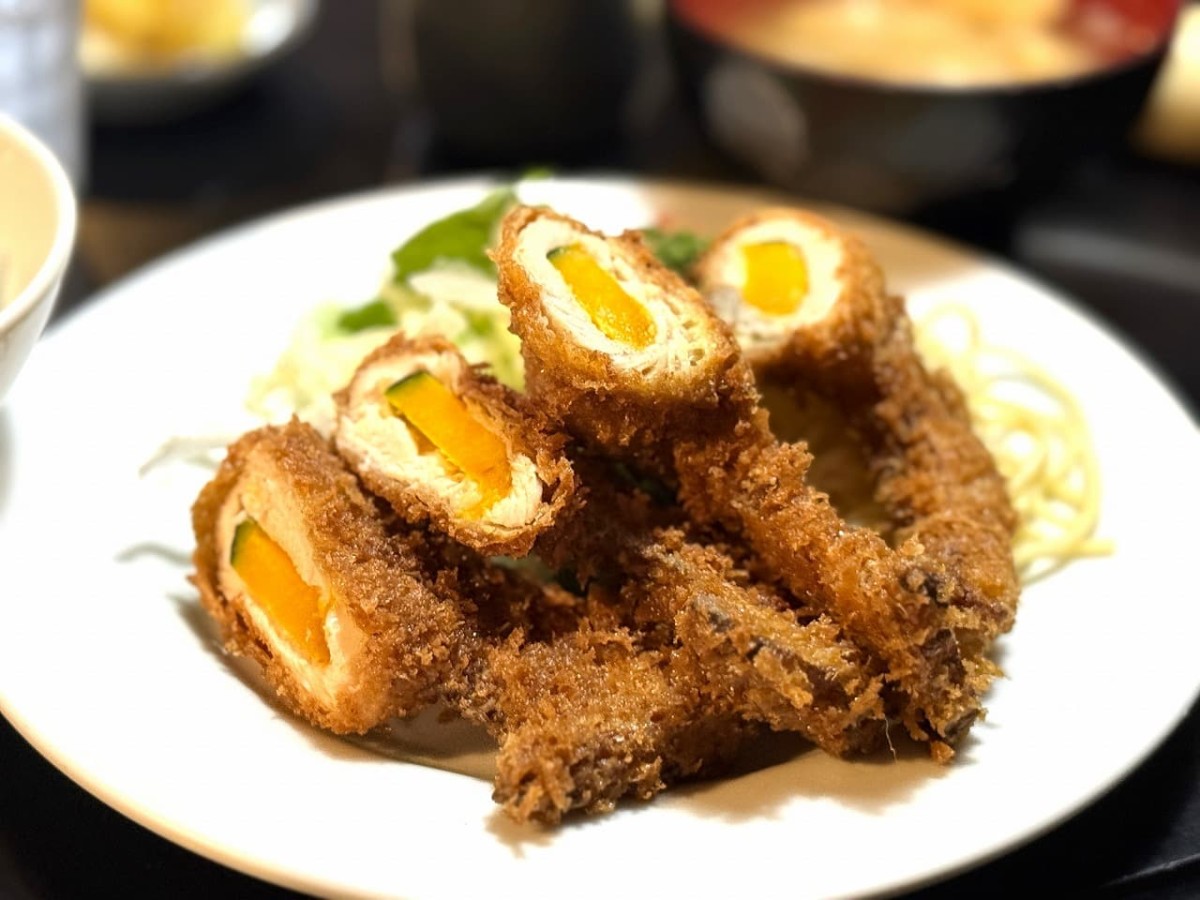 島根県松江市にある『喫茶MG』で提供している「カボチャカツ定食」