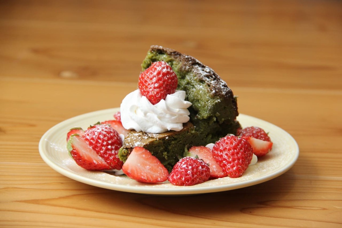 鳥取県米子市にある『On Lento Cafe』で販売している「抹茶ガトーショコラ」