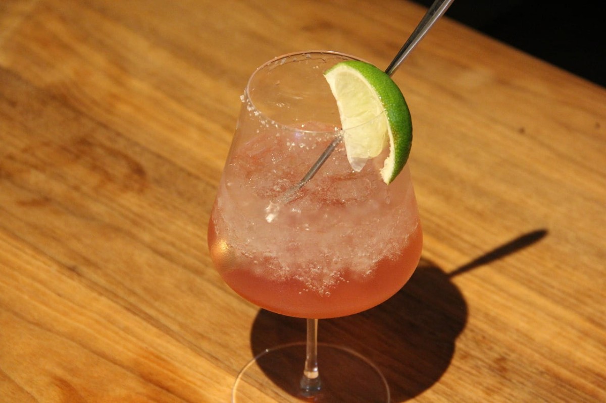 島根県出雲市にある『THE STRUCTURE HOSTEL &amp; CAFE BAR』内で販売する『CafeCocotte』の６月限定のノンアルコールカクテル