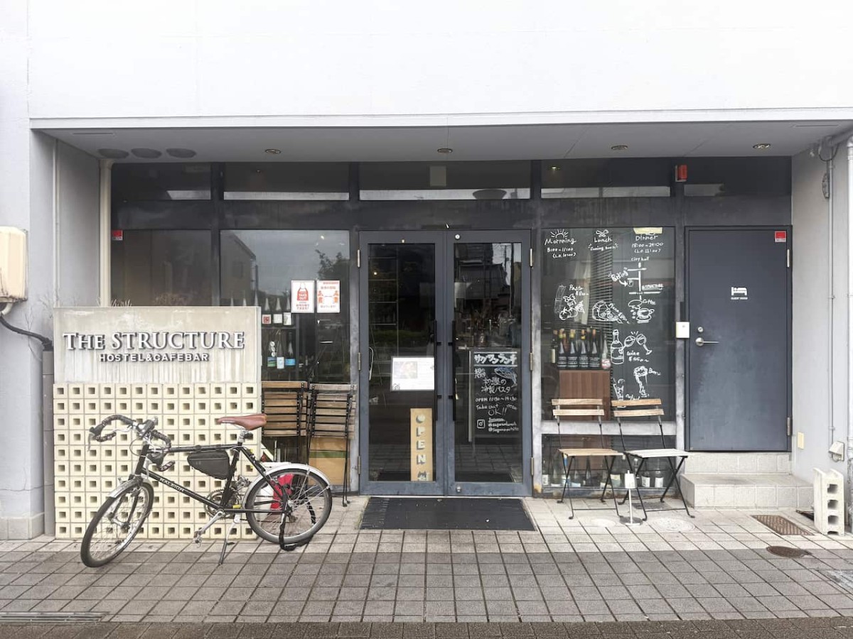 島根県出雲市にある『THE STRUCTURE HOSTEL &amp; CAFE BAR』の外観
