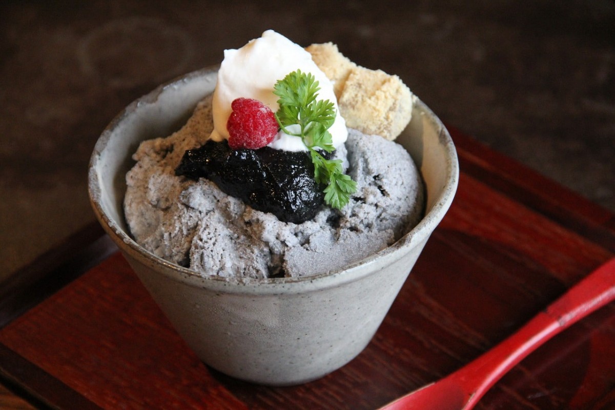 島根県松江市にある『Salone del Cafe Hattori（サローネデルカフェハットリ）』で販売している「ゴマゴマパフェ」