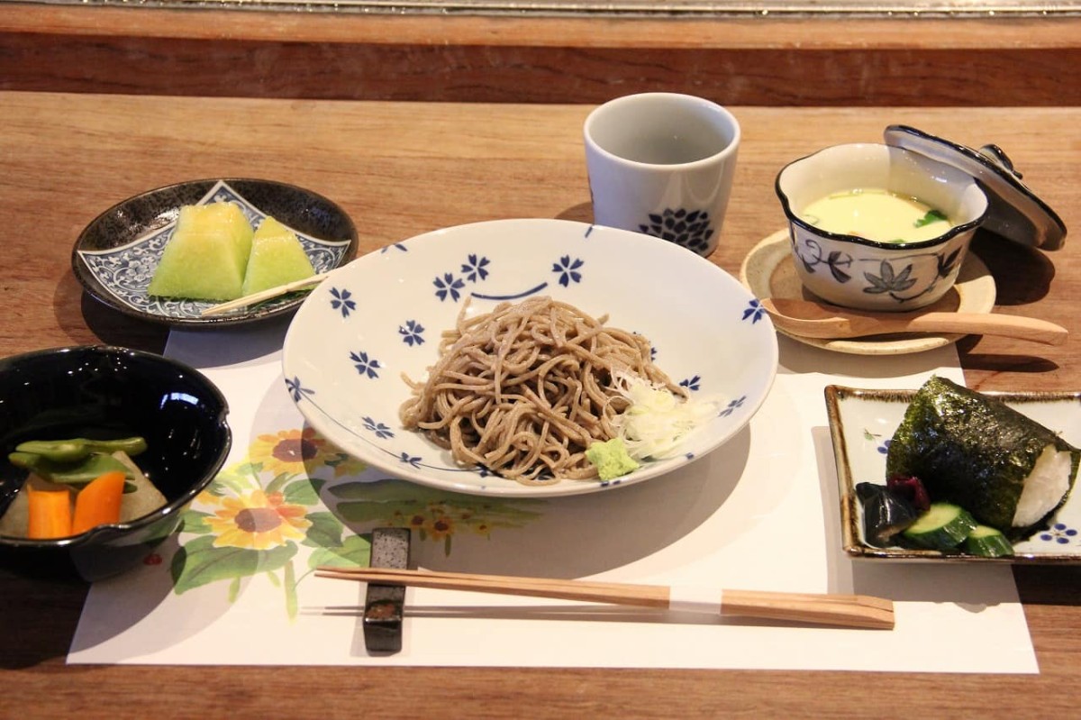 島根県松江市にある『長助 まつえ』で販売している「出雲そば定食」