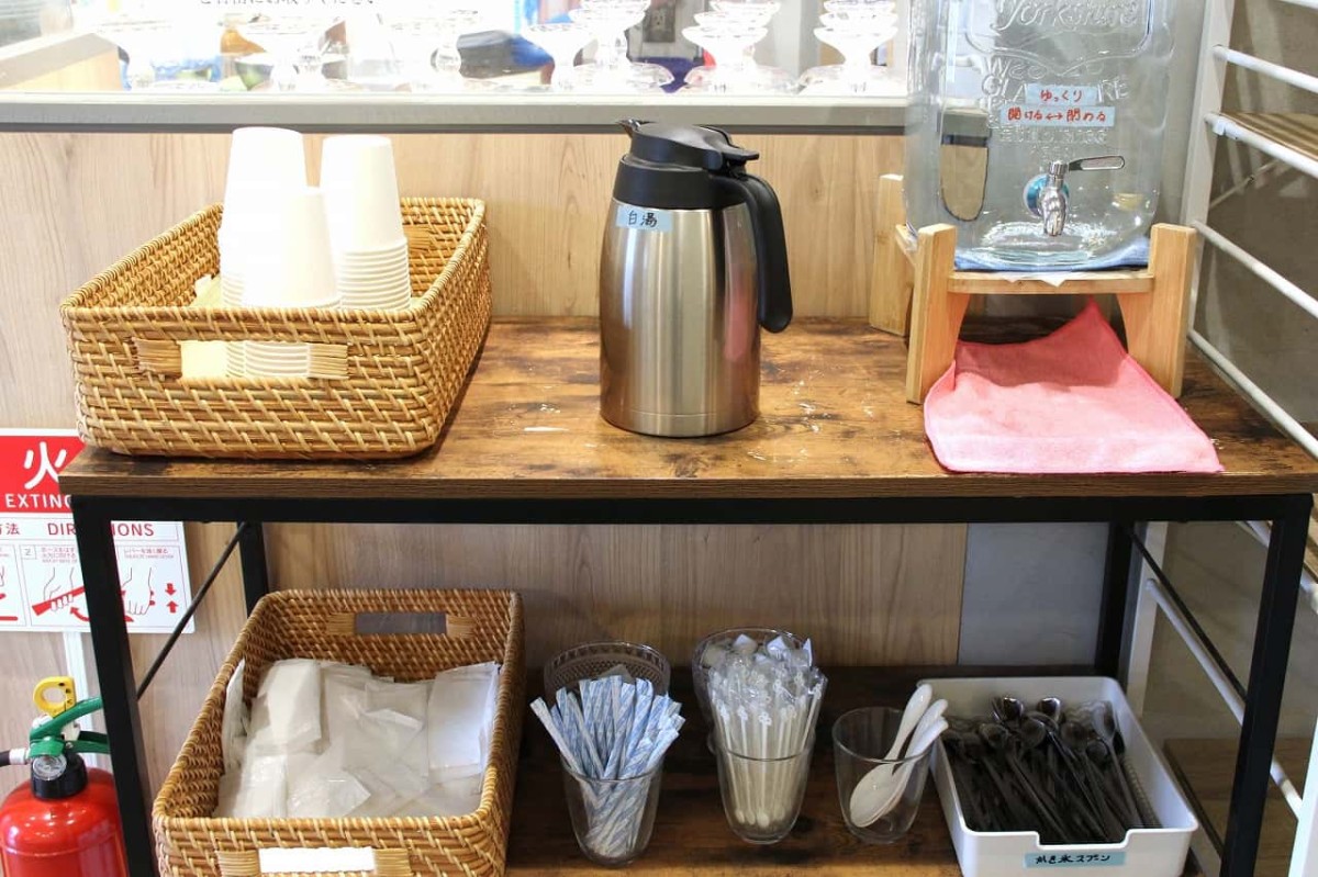 鳥取県鳥取市にある『さんかく氷』の店内