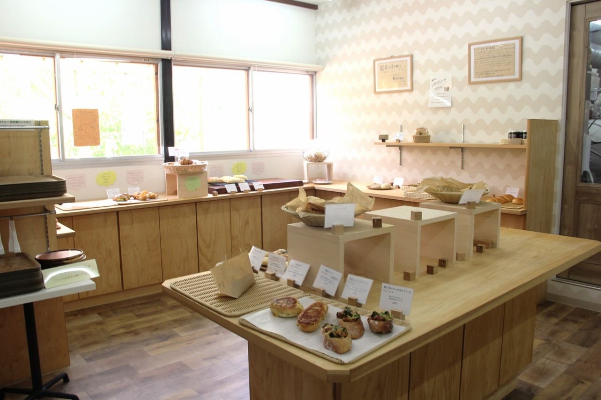 島根県雲南市にあるパンと雑貨『kinoca』のベーカリーコーナー