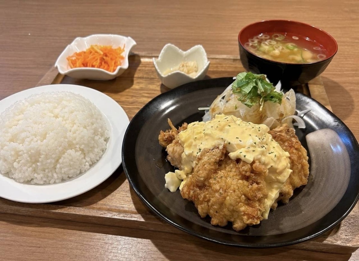 鳥取県米子市にある『Casual Dining FUNP』で販売している定食の一例