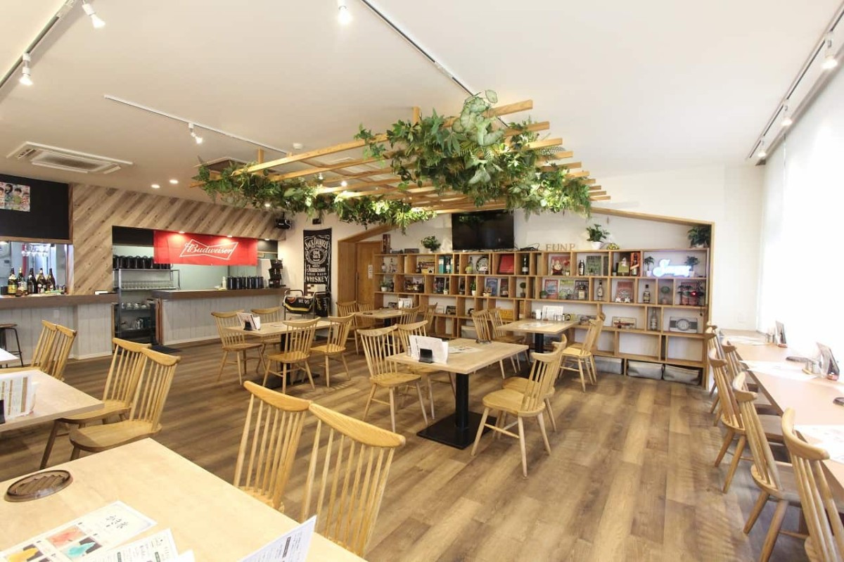 鳥取県米子市にある『Casual Dining FUNP』の店内