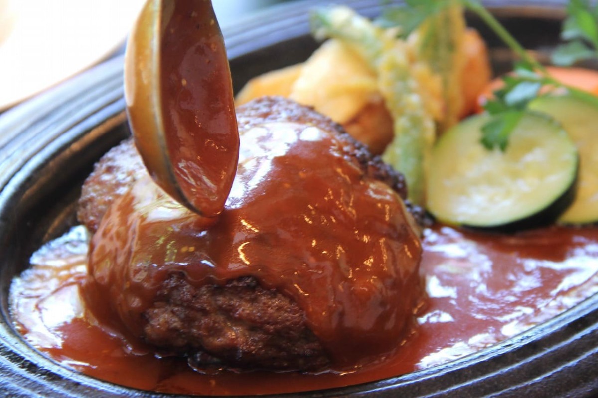 島根県松江市にある『ろんぢん松江本店』で販売している「手ごね和牛100％ハンバーグ」