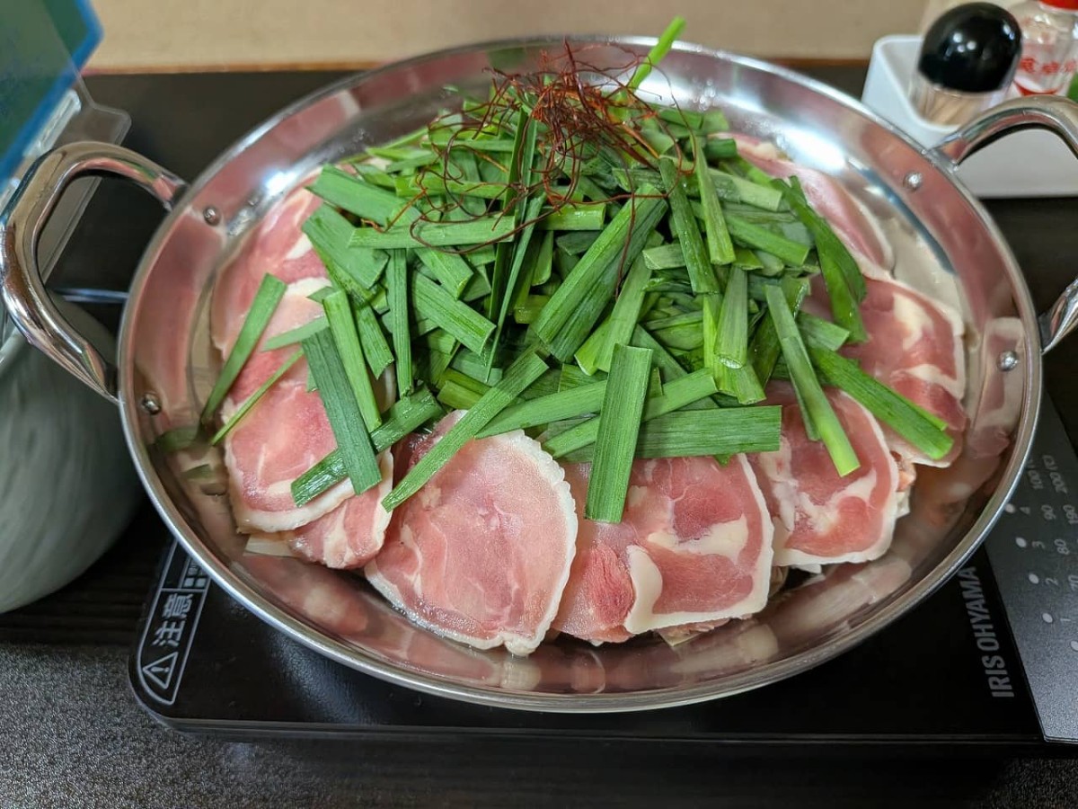 島根県松江市にある鶏料理専門店『かどや』で販売している「地鶏鍋」