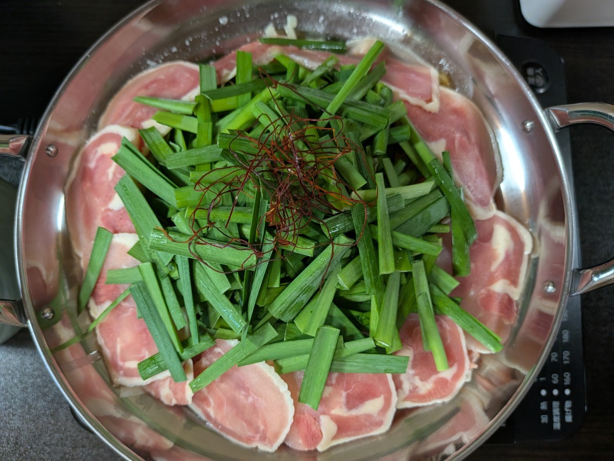 島根県松江市にある鶏料理専門店『かどや』で販売している「地鶏鍋」