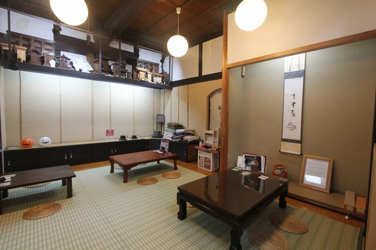 鳥取県米子市にある『NAGACHA Café 1801』の店内