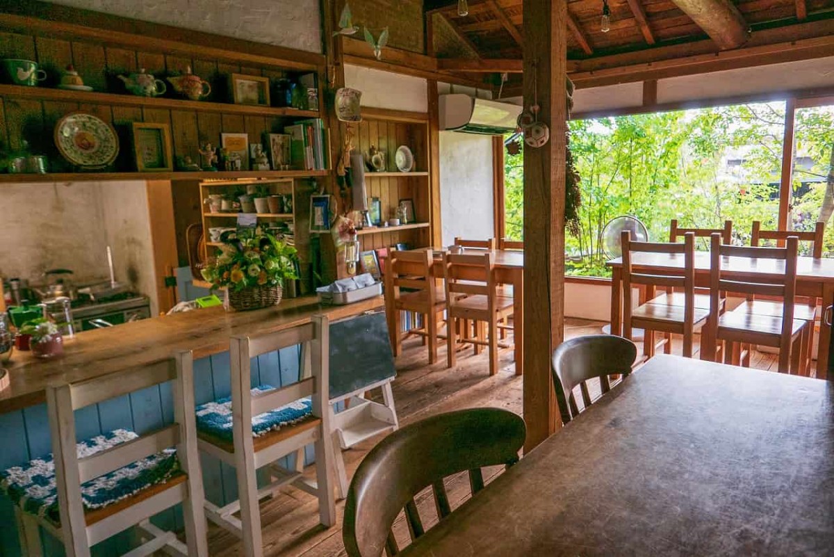 島根県雲南市にある『カフェオリゼ』の店内