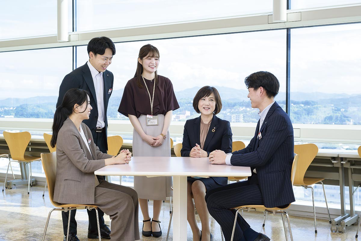 島根県松江市の「株式会社 山陰合同銀行」のスタッフ達