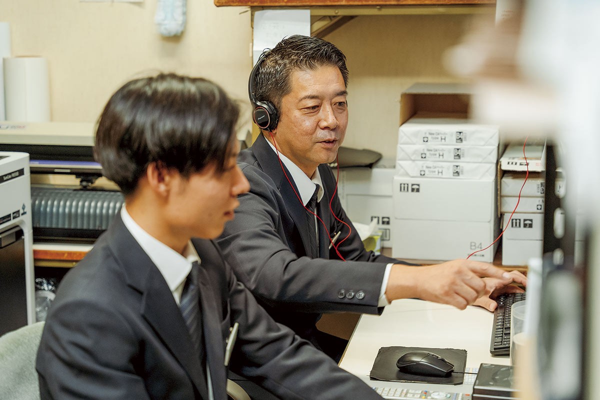 鳥取市「株式会社 メモワールイナバ」の仕事風景