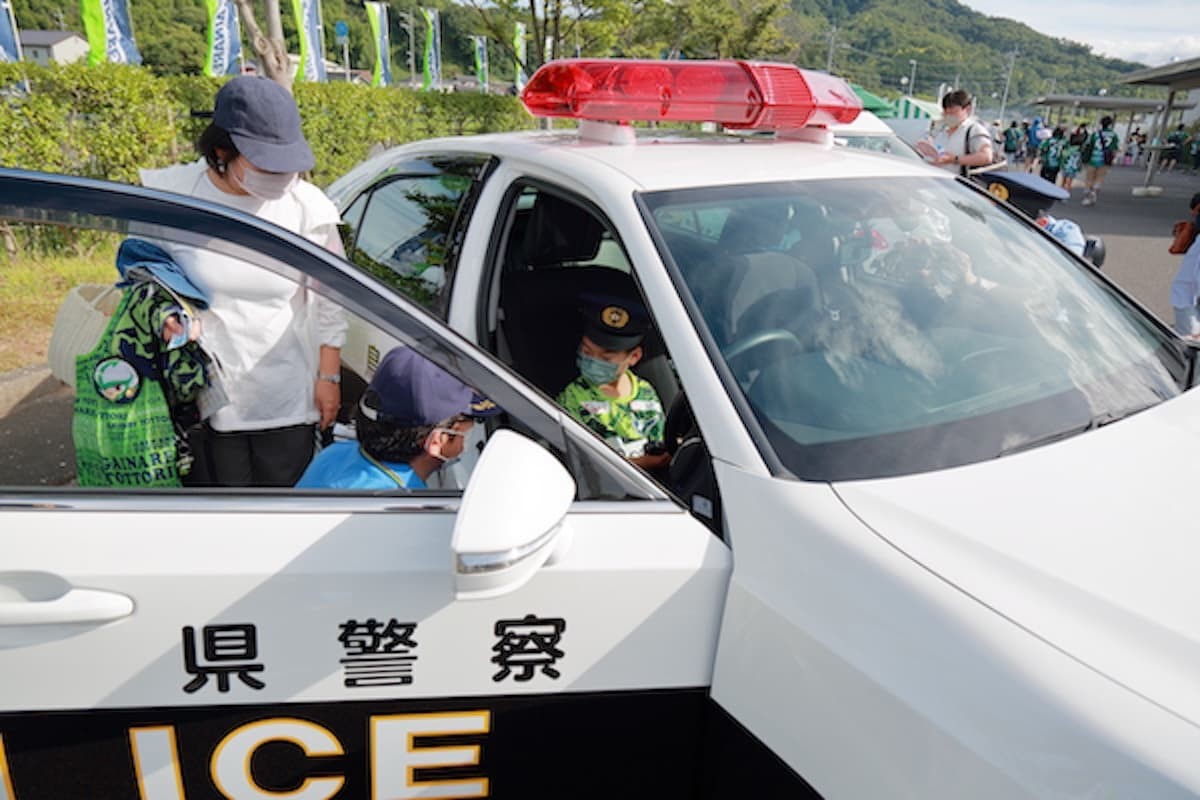 鳥取県のプロサッカークラブ「ガイナーレ鳥取」の鳥取県警察ブース