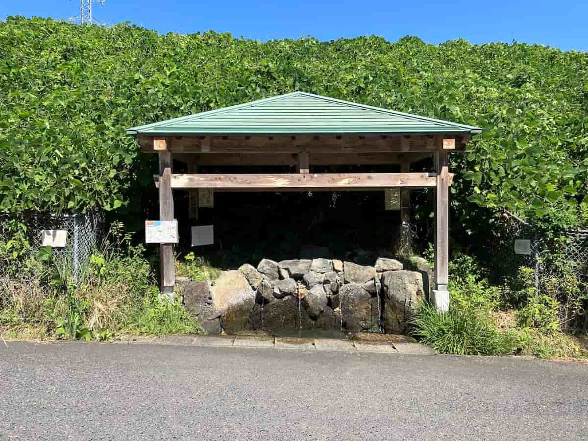 鳥取県米子市にある名水スポット「三輪山の清水（みわやまのしみず）」