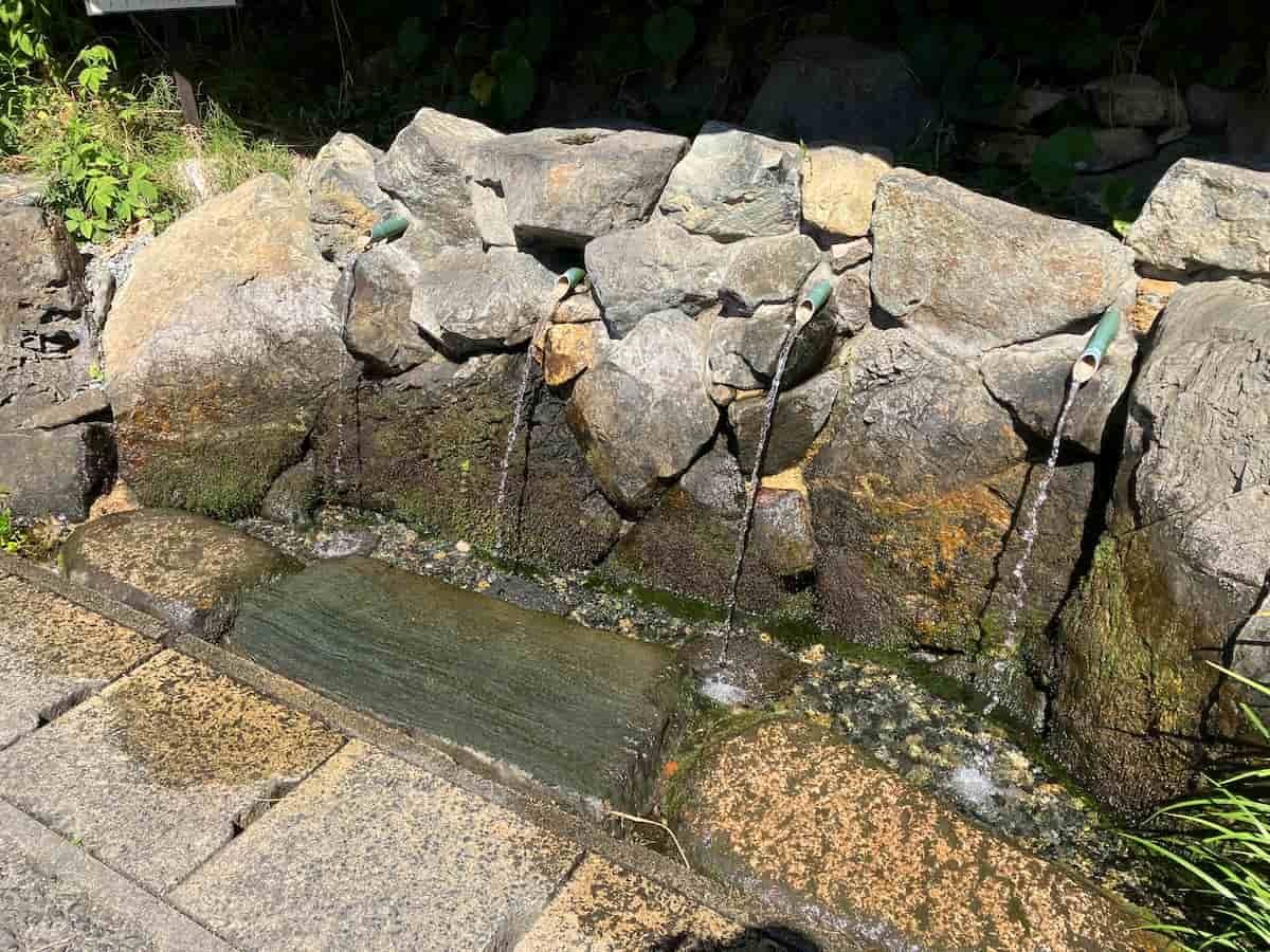 鳥取県米子市にある名水スポット「三輪山の清水（みわやまのしみず）」