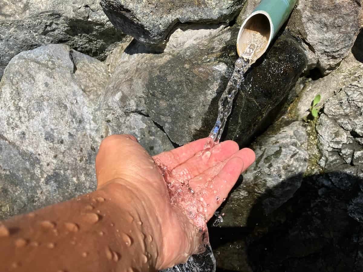 鳥取県米子市にある名水スポット「三輪山の清水（みわやまのしみず）」