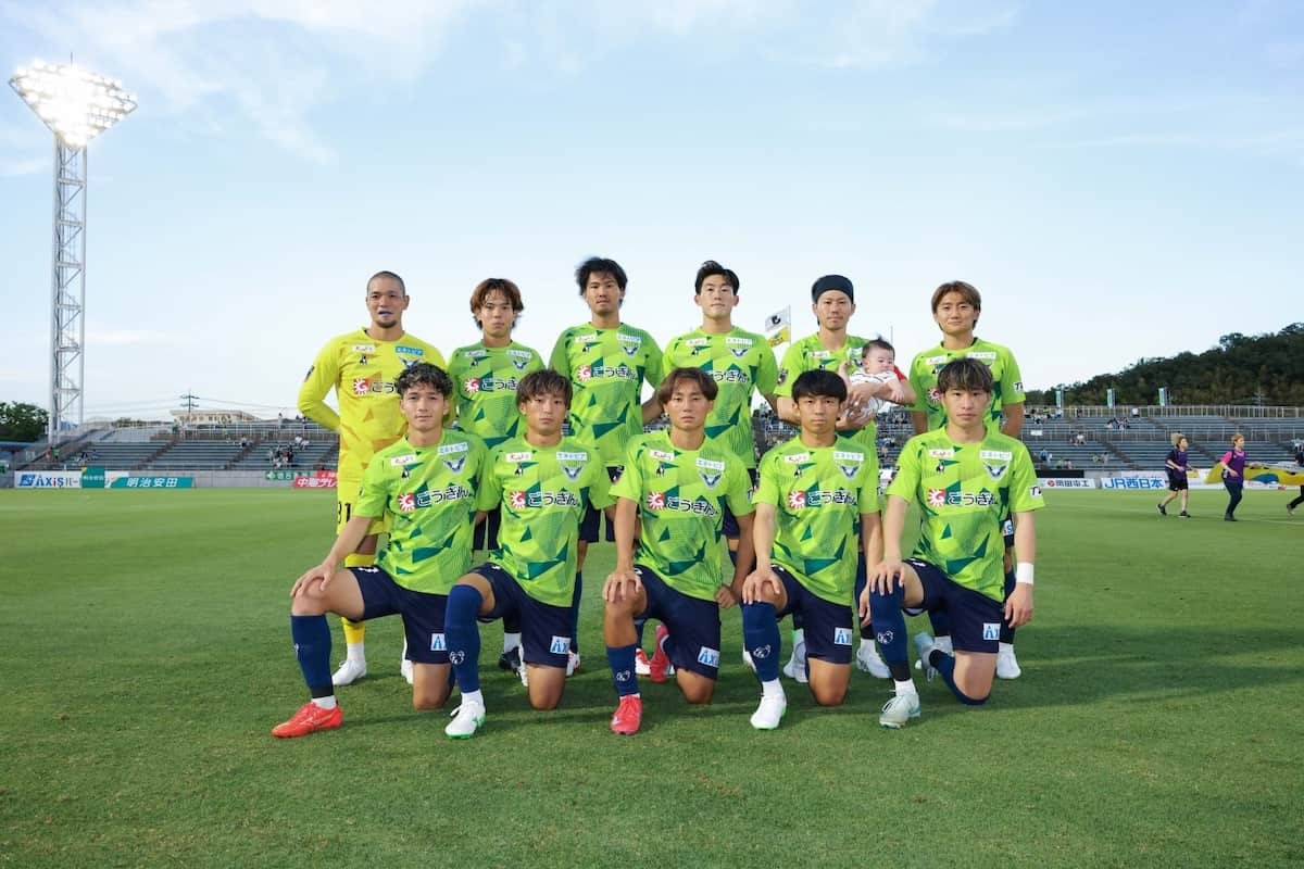 ガイナーレ鳥取の選手集合写真