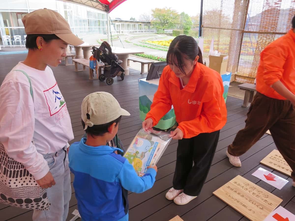 しまね花の郷で開催された「森づくりプチ体験イベント」の様子