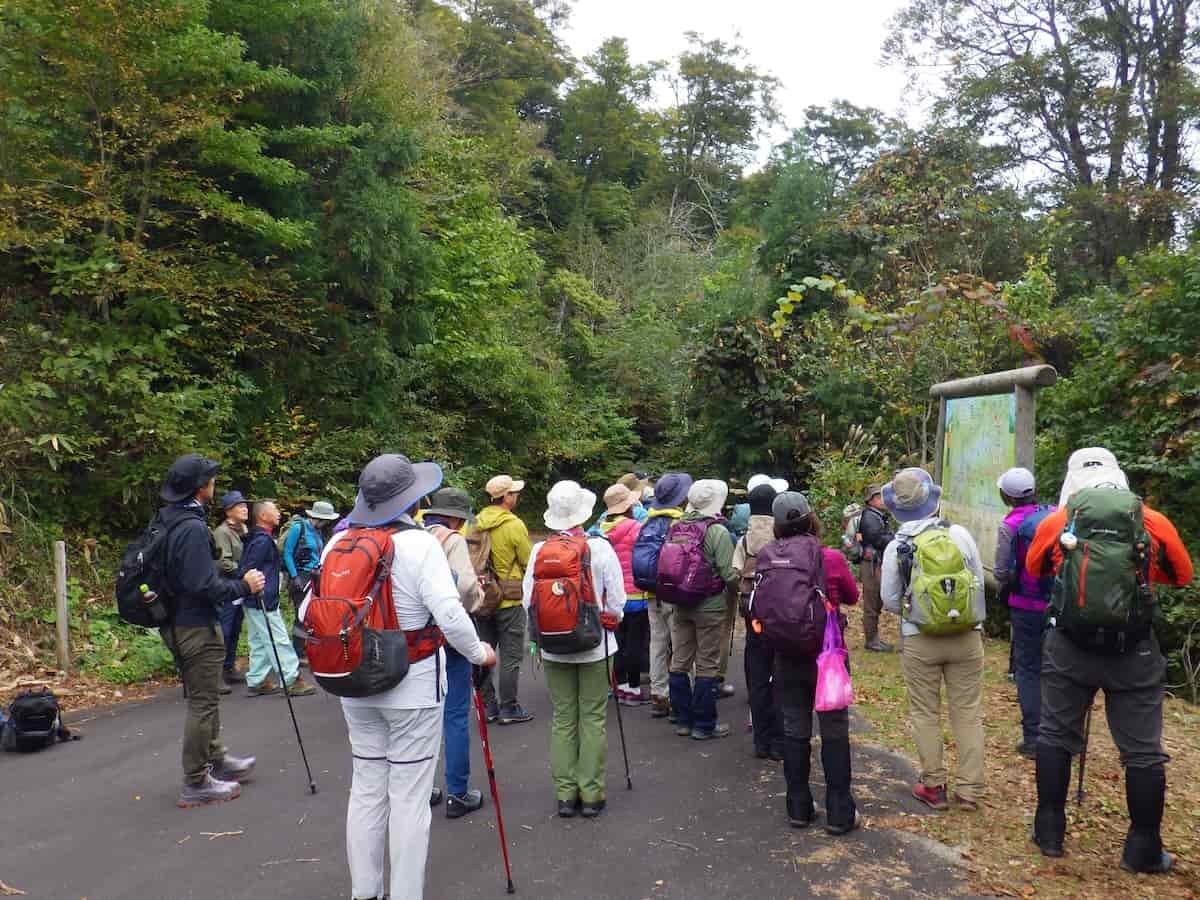 「県民の森ふれあい講座」の登山の様子