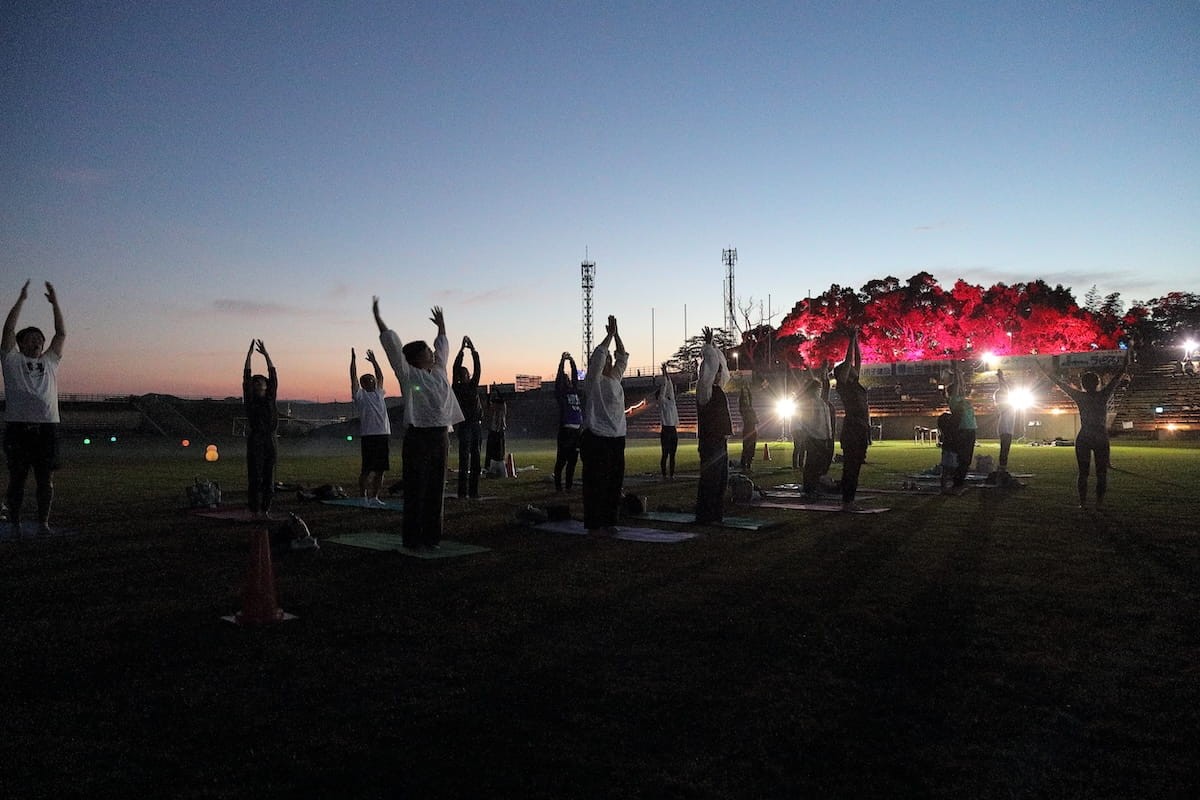 鳥取県のプロサッカークラブ「ガイナーレ鳥取」のイベント「夜宴スタジアム」の「ナイトヨガ」