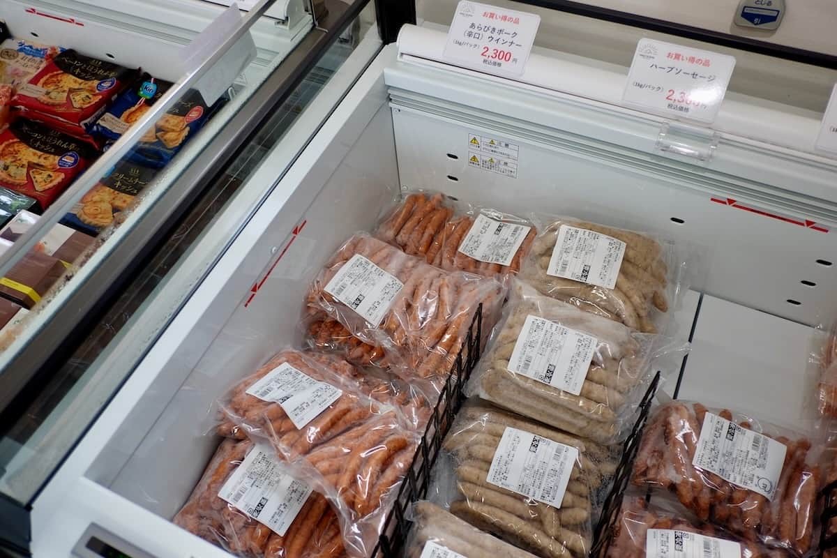 鳥取県伯耆町にあるグルメスポット『テラスザダイセン』にリニューアルオープンした物販棟の内観