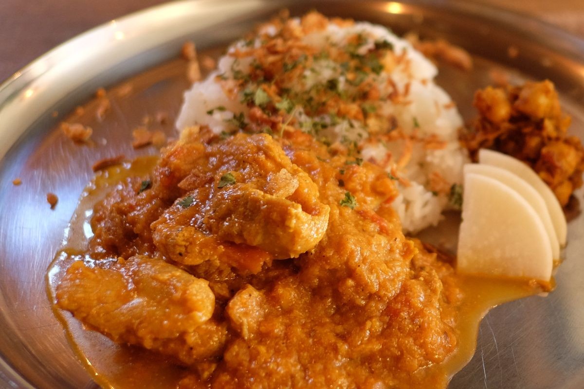 鳥取県米子市にあるインドカレー専門店『Galashirt market』の「北インドスパイスチキンカリー」