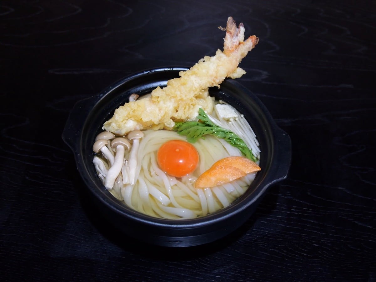 鳥取県境港市にあるうどん屋『うどんマルコ～hanare～』の「鍋焼きうどん」