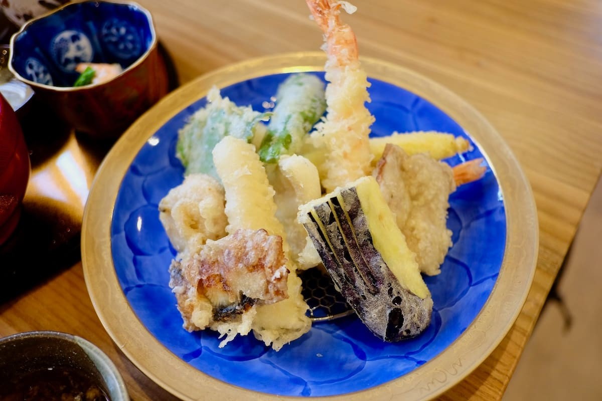 鳥取県米子市にある和食屋『天ぷら 魚とごはん TAKEZO1988』の「たらふく善 〜10種〜」