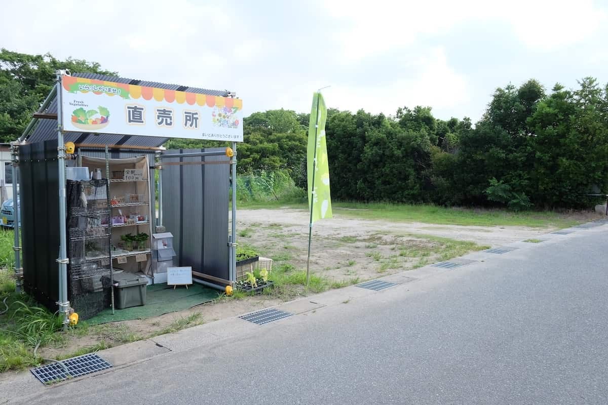 鳥取県境港市芝町にある野菜直売所の駐車スペース