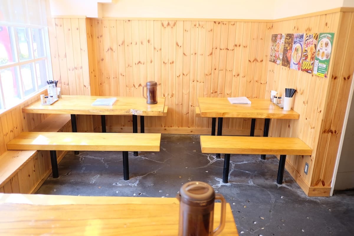 鳥取県米子市にあるラーメン店『肉ごっつぉらーめん』の内観