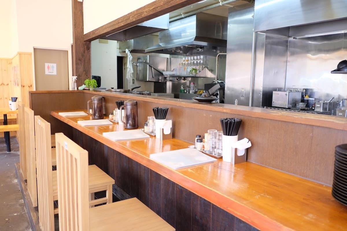 鳥取県米子市にあるラーメン店『肉ごっつぉらーめん』の内観