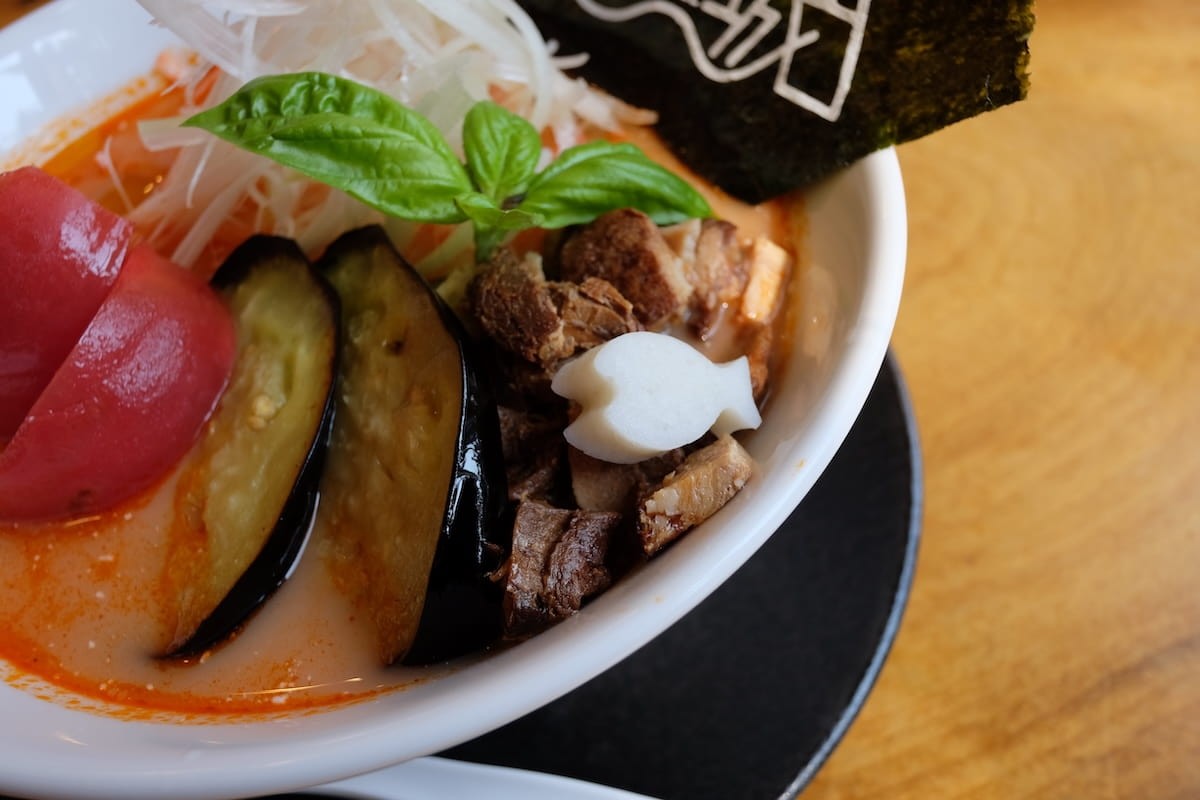 鳥取県米子市にあるラーメン店『肉ごっつぉらーめん』の「米子城らーめん」