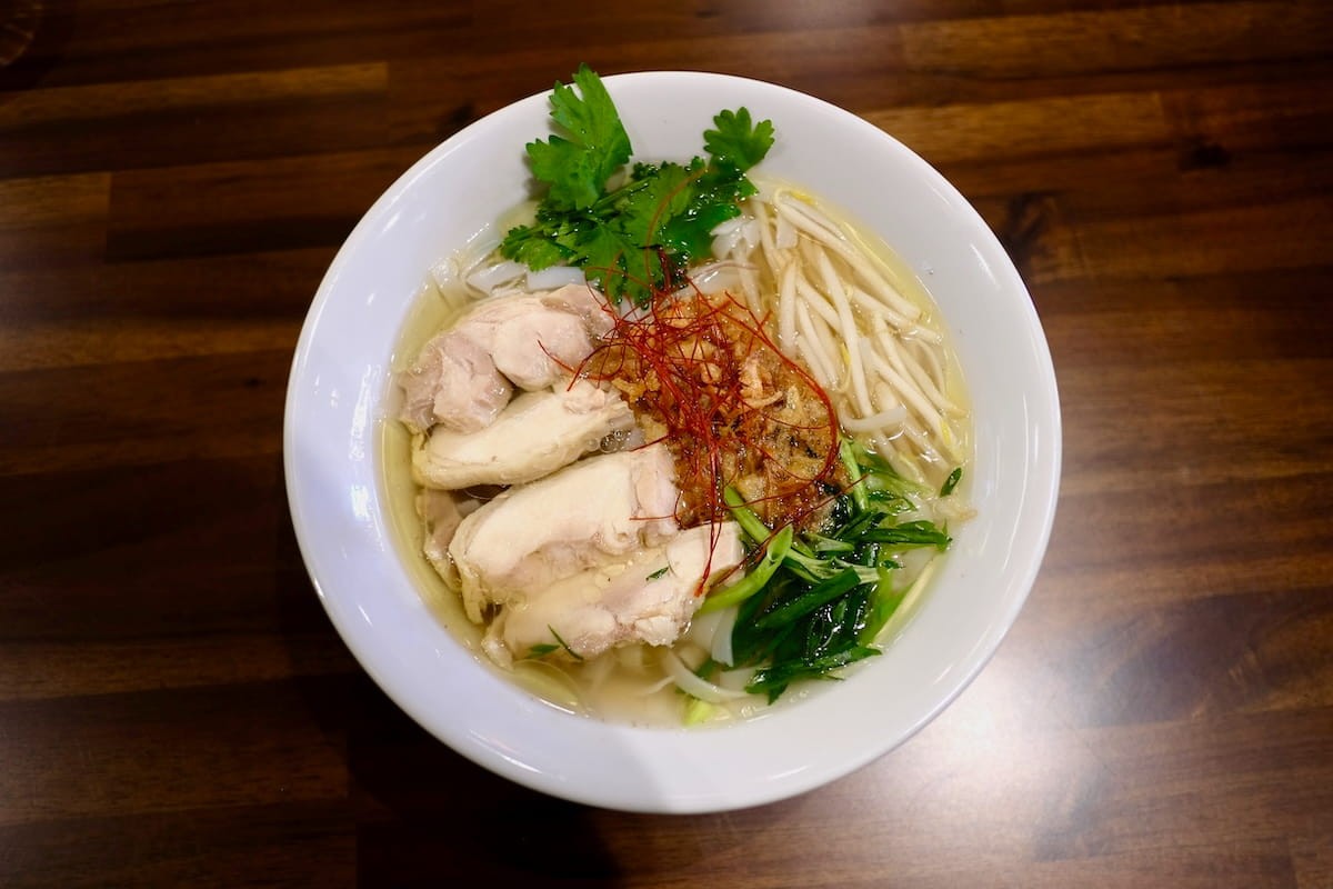 鳥取県米子市にあるベトナム料理専門店『Star＆Sun』の「鶏肉のフォー」