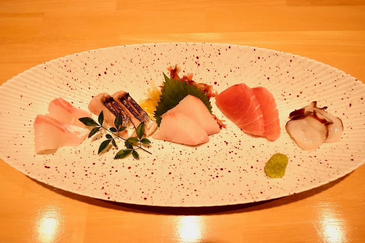 鳥取県境港市にある創作和食居酒屋『りょうり屋 出ざわ』の「お造り盛り合わせ」