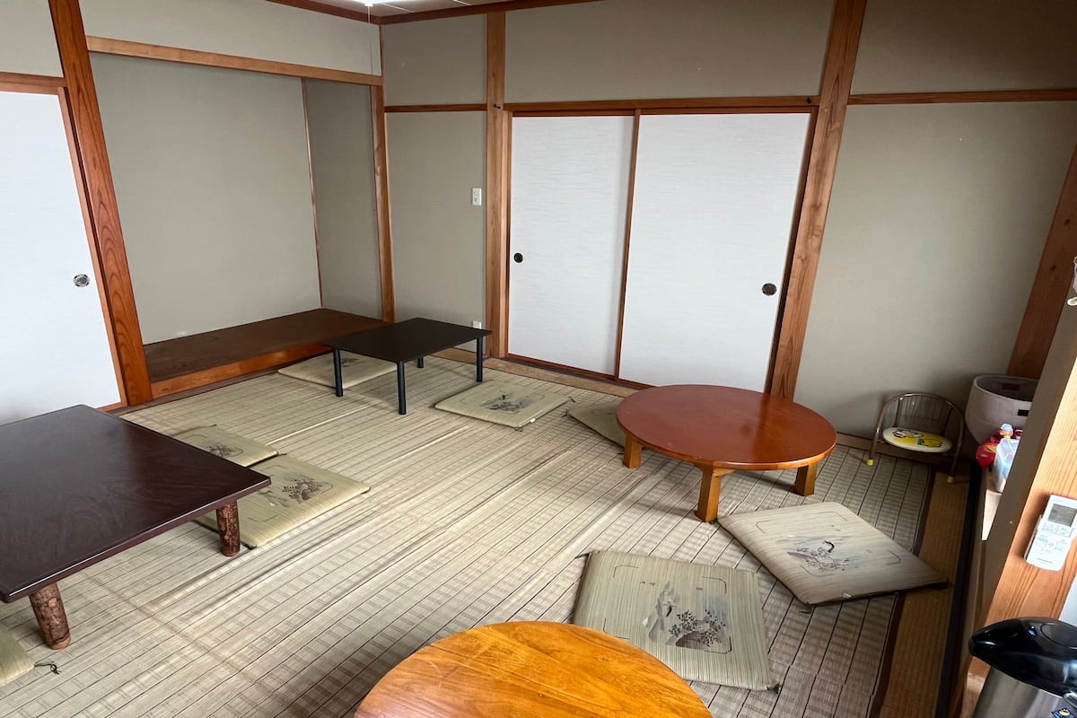 島根県出雲市平田町の豆腐店の直売所『だいず村』の店内